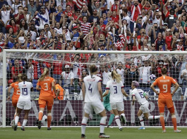 US Women’s Football Team Midfielder Megan Rapinoe Reveals Dad Voted for Trump - Sputnik International