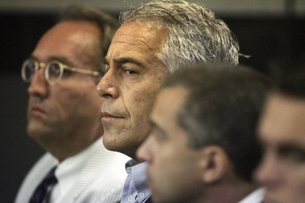 Epstein Dreamed of Improving Humanity With His Sperm by Impregnating Dozens of Women, Report Claims - Sputnik International