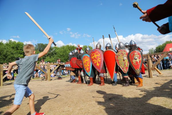 Participants of the Bely Gorod festival of historical reconstruction in Russia's Belgorod region. - Sputnik International