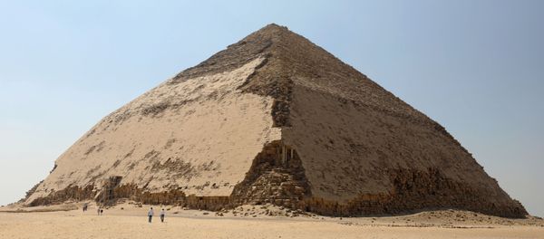 People walk in front of the Bent Pyramid of Sneferu, that was reopened after restoration work, in Dahshur, south of Cairo, Egypt July 13, 2019.  - Sputnik International