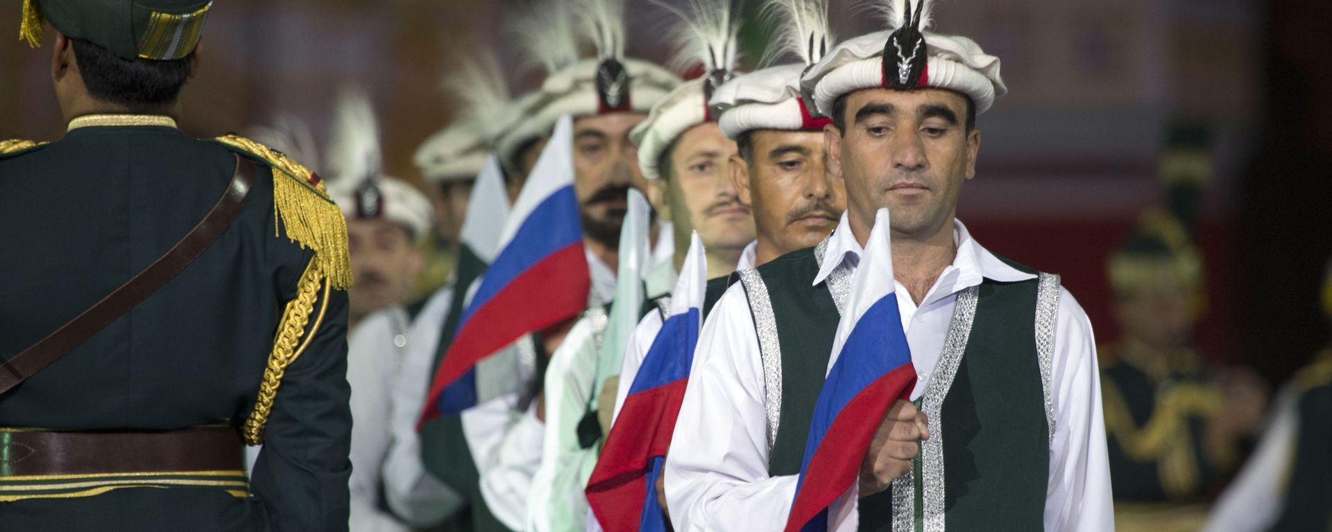 Members of the Armed Forces Band of Pakistan hold Russian and Pakistan national flags  (File) - Sputnik International, 1920, 14.08.2026