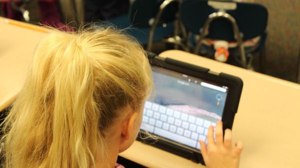 Child Girl Using Computer - Sputnik International
