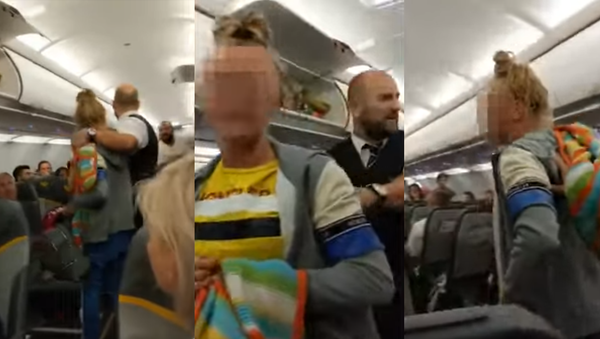 Unnamed woman who was thrown off a flight from Turkey to the UK after causing a scene, demanding the removal of three Muslim men - Sputnik International