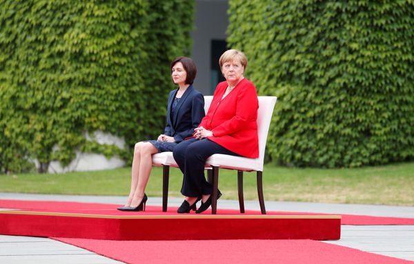 German Newspaper Suggests People 'Shut Up' and Stop Discussing Merkel's Health German Newspaper Suggests People 'Shut Up' and Stop Discussing Merkel's Health - Sputnik International