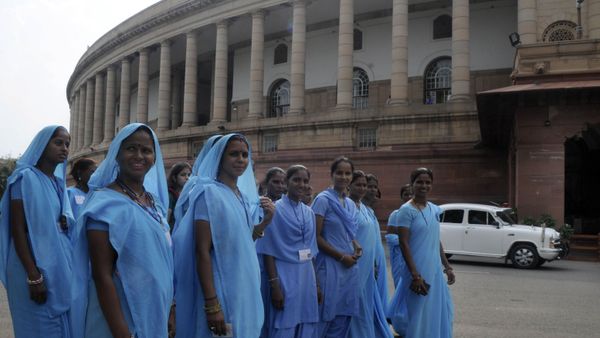 Indian women as they walk in the grounds of Parliament in New Delhi (File) Indian women as they walk in the grounds of Parliament in New Delhi (File) - Sputnik International