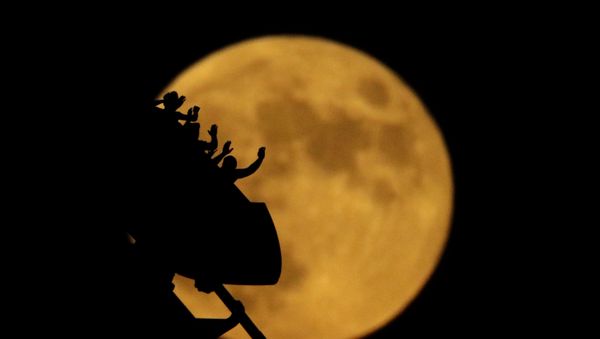 Silhouettes of roller coaster riders at the Worlds of Fun amusement park in Kansas City on the 50th anniversary of the Apollo 11 moon launch,  July 16, 2019,  - Sputnik International