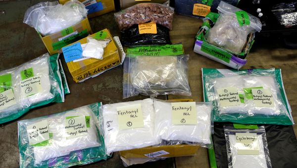 Plastic bags of fentanyl are displayed on a table at the U.S. Customs and Border Protection area at the International Mail Facility at O'Hare International Airport in Chicago, Illinois, U.S. November 29, 2017 - Sputnik International