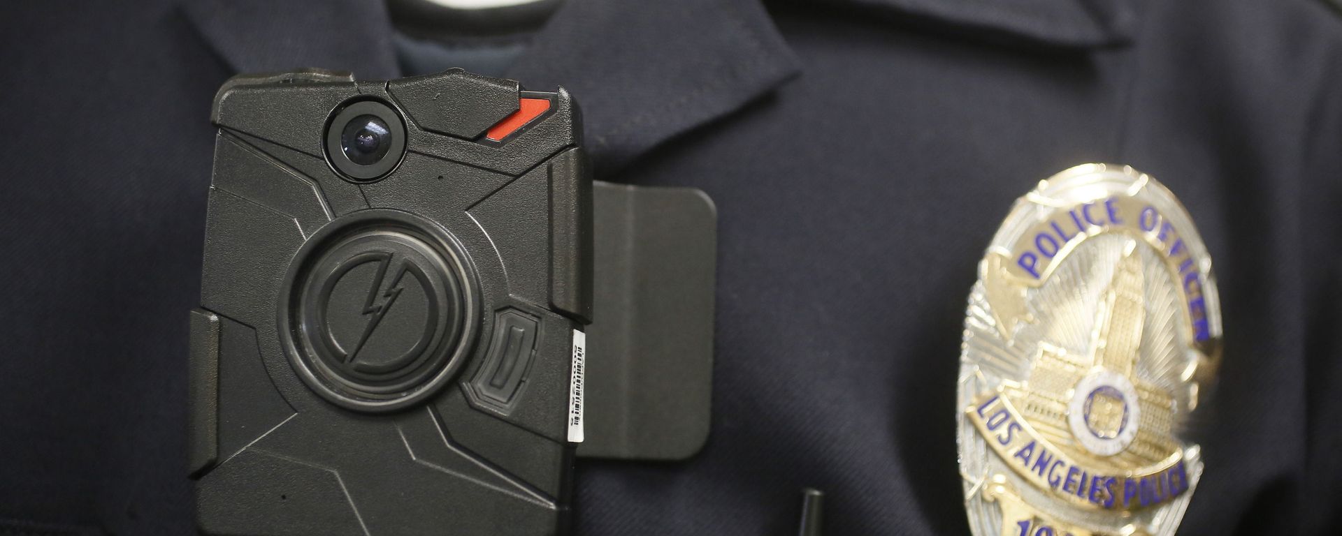 FILE- In this Jan. 15, 2014 file photo a Los Angeles Police officer wears an on-body camera FILE- In this Jan. 15, 2014 file photo a Los Angeles Police officer wears an on-body camera - Sputnik International, 1920, 04.10.2022