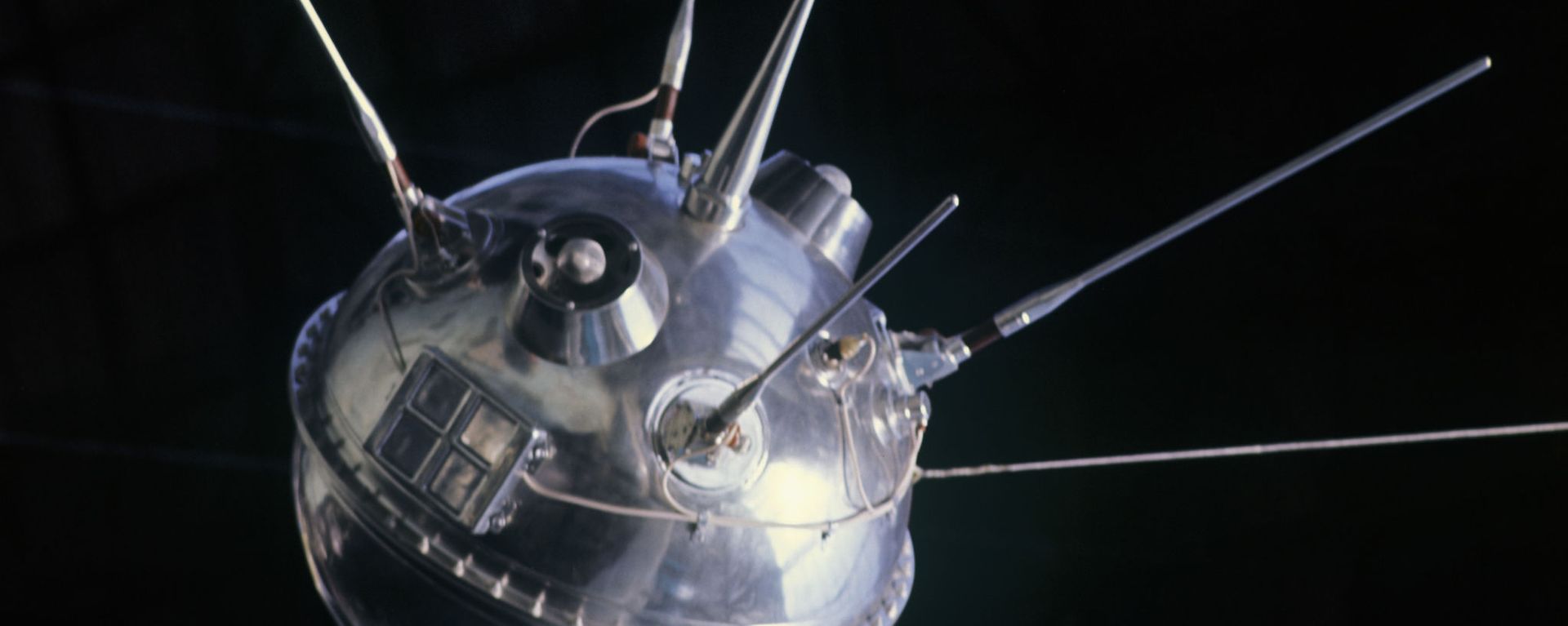 Soviet Union-made Luna 1 was the very first spacecraft to reach the vicinity of the Earth's natural satellite. Soviet Union-made Luna 1 was the very first spacecraft to reach the vicinity of the Earth's natural satellite. - Sputnik International, 1920, 02.01.2025