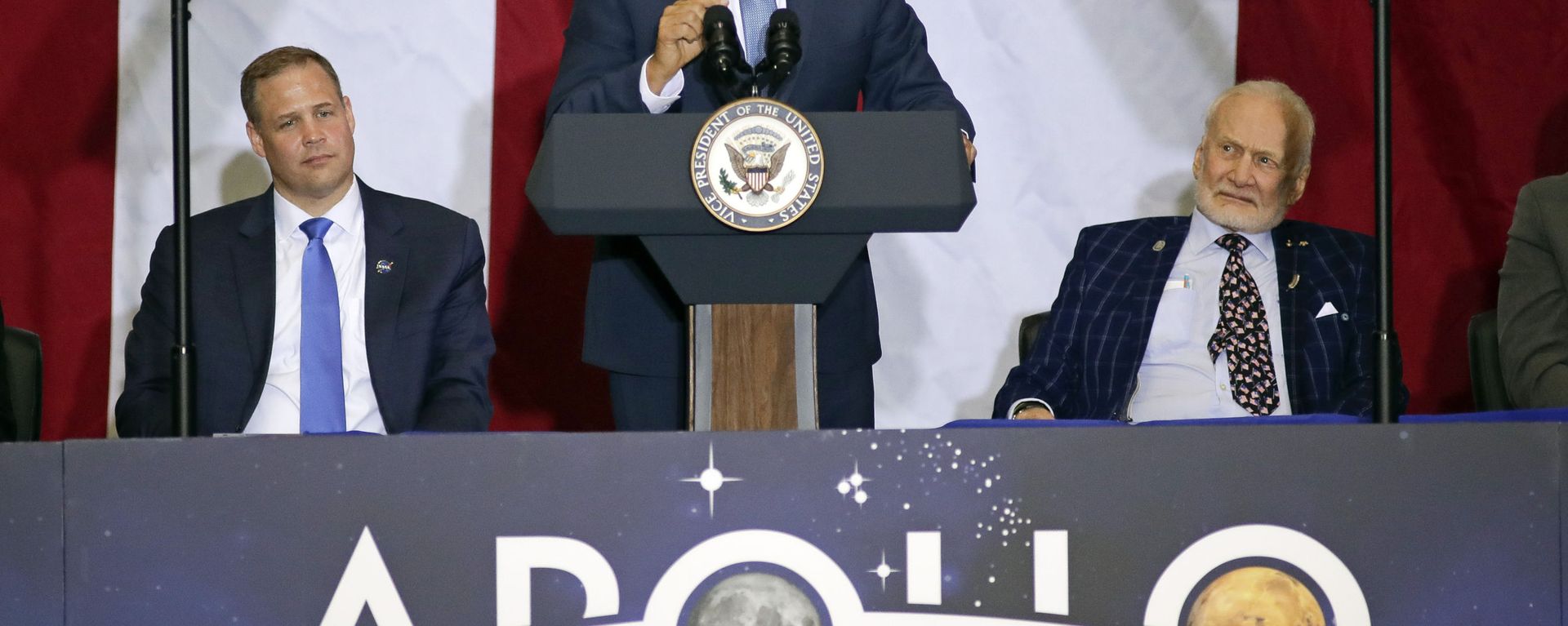Vice President Mike Pence, center, makes remarks as NASA administrator Jim Bridenstine, back left, and Apollo 11 astronaut Buzz Aldrin listen during a visit to the Kennedy Space Center in recognition of the Apollo 11 anniversary - Sputnik International, 1920, 20.07.2019