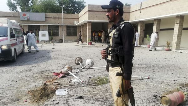 A Pakistani policeman stands guard at site of a suicide bomb attack a hospital entrance in Kotlan Saidan village on the outskirts of the northwestern city of Dera Ismail Khan on July 21, 2019 A Pakistani policeman stands guard at site of a suicide bomb attack a hospital entrance in Kotlan Saidan village on the outskirts of the northwestern city of Dera Ismail Khan on July 21, 2019 - Sputnik International
