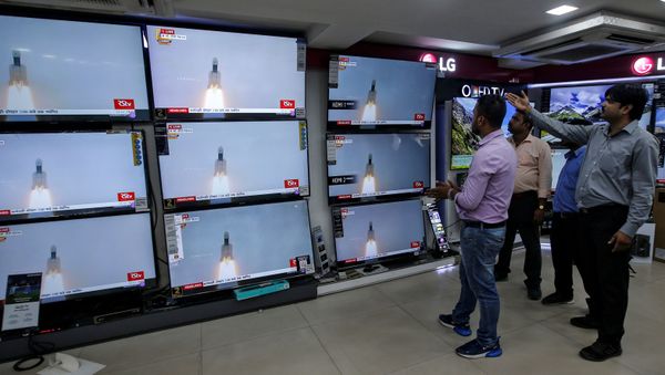 People celebrate as they watch a live broadcast of India's second lunar mission, Chandrayaan-2, inside an electronics showroom in Kolkata, India, July 22, 2019 People celebrate as they watch a live broadcast of India's second lunar mission, Chandrayaan-2, inside an electronics showroom in Kolkata, India, July 22, 2019 - Sputnik International