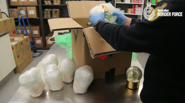 Australian Border Force Seize 15 Snow Globes Containing Liquid Meth (Photos) - Sputnik International