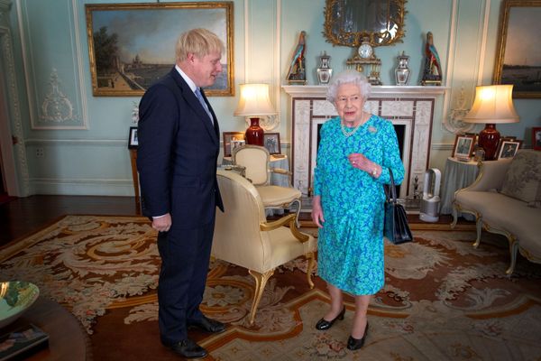 Queen 'Dismayed' by Politicians' 'Inability to Govern' as MPs Seek to Drag Her Into Brexit - Reports - Sputnik International