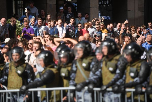 Moscow Lawmakers Plan to Introduce Bill on Softer Penalty for Rally Violations in October - Sputnik International