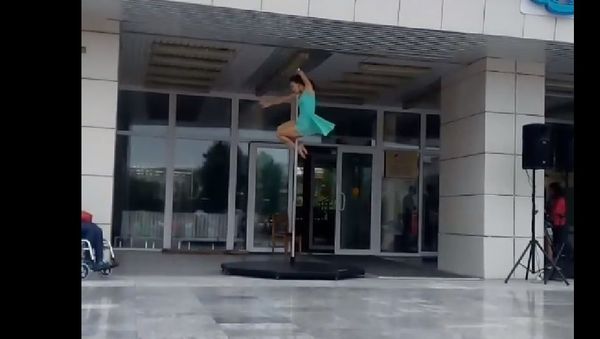 Pole Dance - Sputnik International