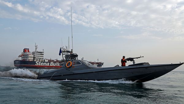 A boat of the Iranian Revolutionary Guard sails next to Stena Impero, a British-flagged vessel owned by Stena Bulk, at Bandar Abbas port, July 21, 2019. A boat of the Iranian Revolutionary Guard sails next to Stena Impero, a British-flagged vessel owned by Stena Bulk, at Bandar Abbas port, July 21, 2019. - Sputnik International