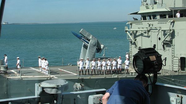 HMAS Adelaide Leaves the Port of Darwin for the last time  - Sputnik International