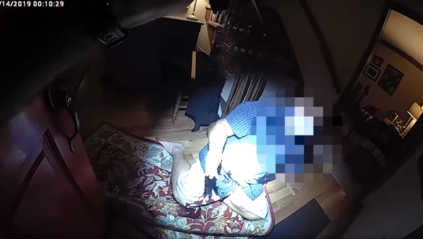 Dick Tench, 62, lays on his hallway after being shot twice by a South Carolina officer - Sputnik International