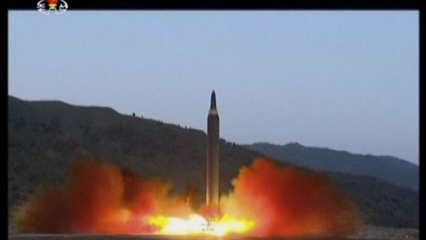 In this image made from video of a news bulletin aired by North Korea's KRT on Monday, May 15, 2017, shows what was said to be the launch of the Hwasong-12 missile at an undisclosed location in North Korea. - Sputnik International