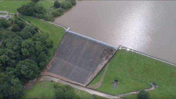 Whaley Bridge Dam damage drone footage - Sputnik International
