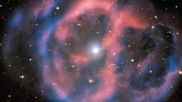 The nebula remains of a dead giant star surround the remaining subdwarf O star, another kind of hot subdwarf. - Sputnik International