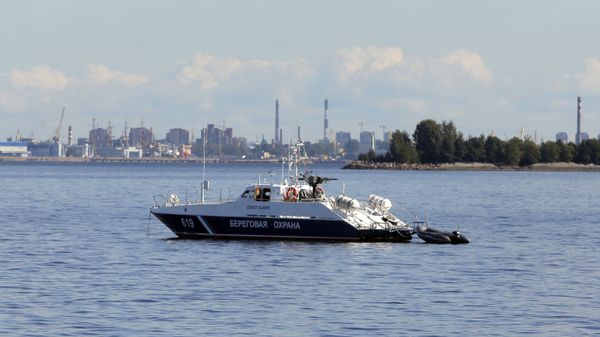 A Russian Coast Guard ship patrols the Gulf of Finland waters outside a G20 summit in St. Petersburg, Russia on Wednesday, Sept. 4, 2013. (AP Photo/Dmitry Lovetsky) - Sputnik International