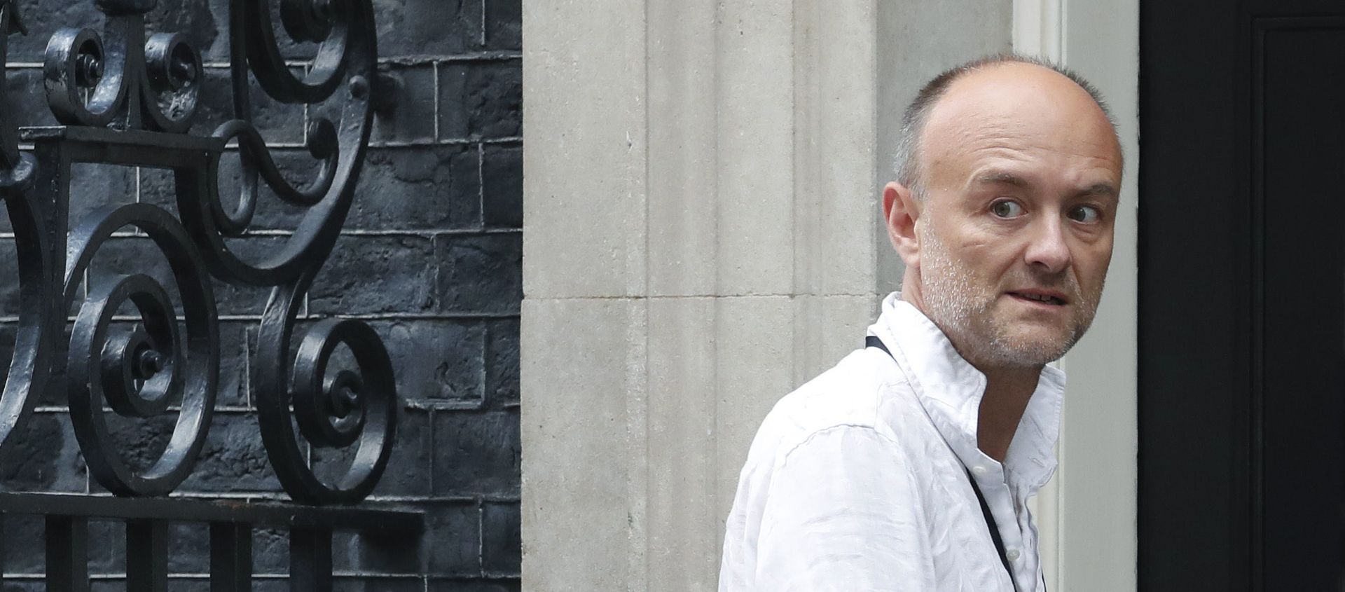 Dominic Cummings, a British political strategist and special adviser to Prime Minister Boris Johnson, slinks into 10 Downing Street in London, Tuesday, 30 July 2019. (AP Photo/Alastair Grant) Dominic Cummings, a British political strategist and special adviser to Prime Minister Boris Johnson, slinks into 10 Downing Street in London, Tuesday, 30 July 2019. (AP Photo/Alastair Grant) - Sputnik International, 1920, 15.12.2020