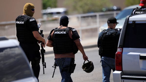 Police arrive after a mass shooting at a Walmart in El Paso, Texas, U.S. August 3, 2019. REUTERS/Jorge Salgado - Sputnik International