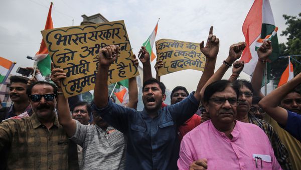 People shout slogans as they celebrate after the government scrapped the special status of Kashmir, in Ahmedabad, India, August 5, 2019 - Sputnik International
