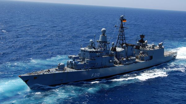 German Navy frigate Emden (F 210) - Sputnik International