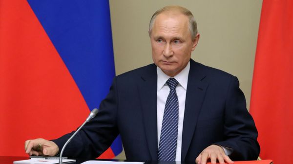 Russian President Vladimir Putin chairs a Security Council meeting at Novo-Ogarevo residence, outside Moscow, Russia - Sputnik International