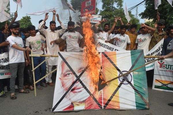 Pakistan Won't Give India Opportunity to 'Cover Up Crimes in Kashmir', Army Chief Claims - Sputnik International