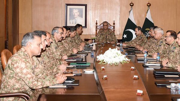 In this handout picture taken and released by Pakistani military Inter Services Public Relations (ISPR) on August 6, 2019, Army Chief General Qamar Javed Bajwa (C) presides over a Corps Commanders' Conference in Rawalpindi. - Sputnik International