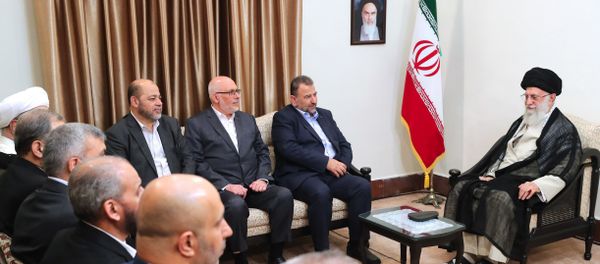 In this photo released by an official website of the office of the Iranian supreme leader, Supreme Leader Ayatollah Ali Khamenei, right, meets Hamas deputy chief, Saleh al-Arouri, second right, and the Hamas delegation, in Tehran, Iran, Monday, July 22, 2019. - Sputnik International