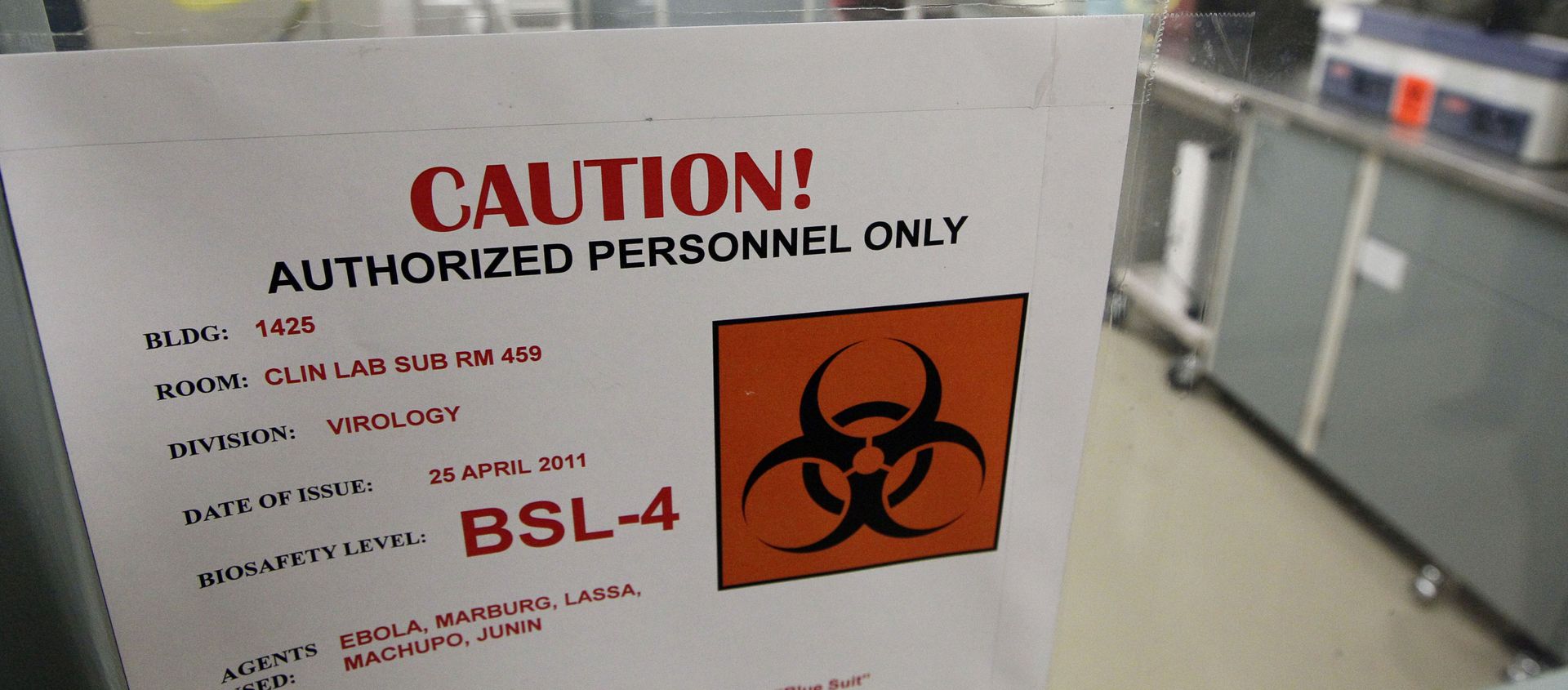 A sign on the door of a Biosafety Level 4 laboratory at the U.S. Army Medical Research Institute of Infectious Diseases in Fort Detrick, Md., Wednesday, Aug. 10, 2011. A sign on the door of a Biosafety Level 4 laboratory at the U.S. Army Medical Research Institute of Infectious Diseases in Fort Detrick, Md., Wednesday, Aug. 10, 2011. - Sputnik International, 1920, 29.06.2021