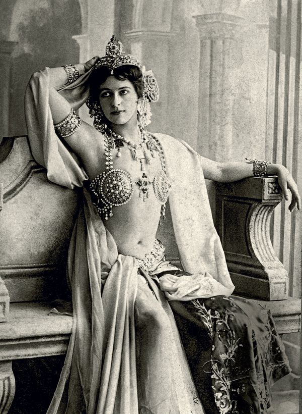 Dancer Mata Hari in 1906 Dancer Mata Hari in 1906 - Sputnik International