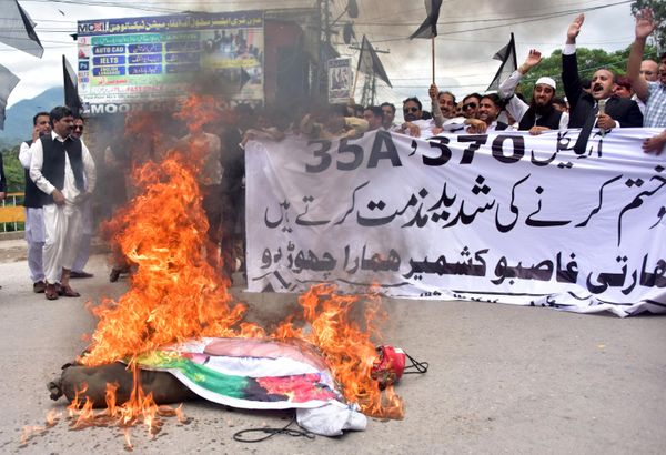 India's Decision on Kashmir May Lead to Armed Conflict With Pakistan - Chinese Scholar - Sputnik International