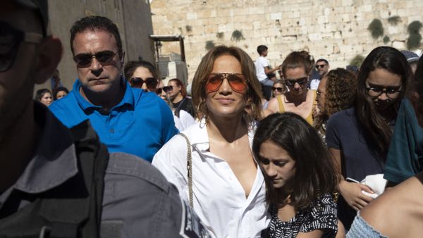 American Actress and singer Jennifer Lopez visits the Western Wall in Jerusalem's Old City on 2 August 2019. American Actress and singer Jennifer Lopez visits the Western Wall in Jerusalem's Old City on 2 August 2019. - Sputnik International