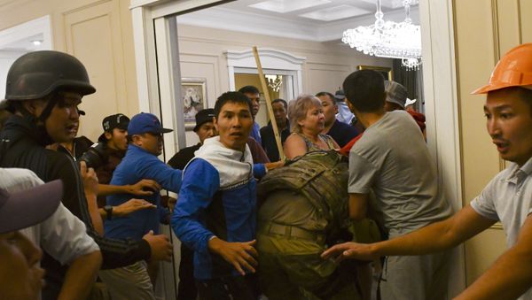 Supporters of Kyrgyzstan's ex-president Almazbek Atambayev capture a special forces member at Atambayev's residence in the village of Koi-Tash, about 20 kilometers (12 miles) south of the capital, Bishkek, Kyrgyzstan, Wednesday, Aug. 7, 2019 - Sputnik International