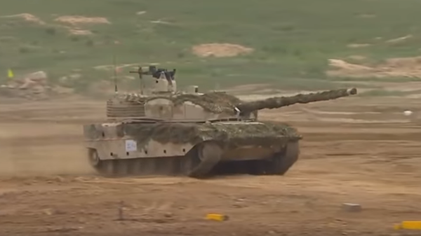 A Chinese VT-5 light tank performs a demonstration for PLA observers - Sputnik International