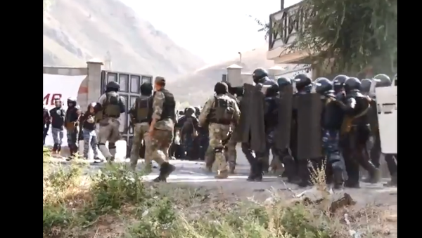 Footage captures moment security forces raid mansion of Kyrgyzstan's ex-president Almazbek Atambayev - Sputnik International