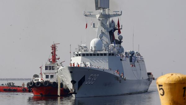 A type 054A guided missile frigate Wuhu, prepares to dock at Manila's South Harbor for a four-day port call Thursday, Jan. 17, 2019 in Manila, Philippines - Sputnik International