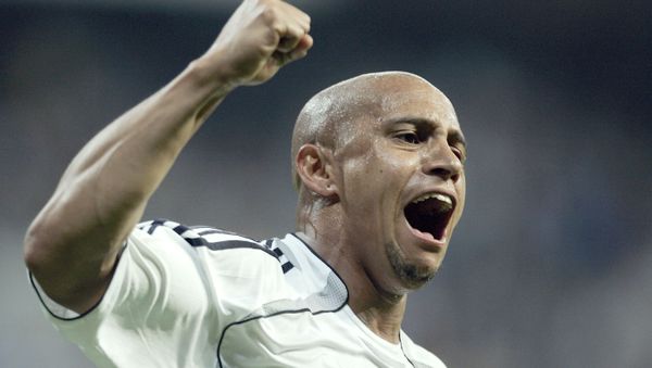 Roberto Carlos celebrates a goal (File) - Sputnik International