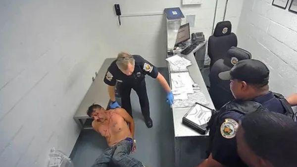 US Cop Charged For Violently Smashing Suspect’s Head Into Concrete Wall  - Sputnik International
