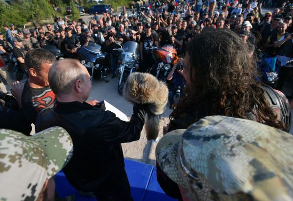 President Putin congratulates the Night Wolves biker club on the 10th anniversary of the Crimean bike show. - Sputnik International