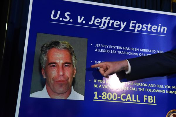 Epstein Kept 'Meticulous' Diary Full of Secrets of His Powerful Friends as 'Insurance', Media Claims - Sputnik International