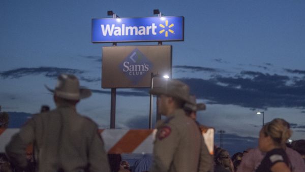 Texas State Troopers keep watch at the makeshift memorial for victims of the shooting that left a total of 22 people dead at the Cielo Vista Mall WalMart in El Paso, Texas, on August 6, 2019 - Sputnik International