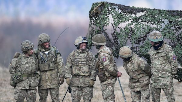 British artillery soldiers react during the 'Dynamic Front 18' exercise in Grafenwoehr, near Eschenbach, southern Germany, on March 7, 2018. 'Dynamic Front 18' is US Army's largest annual artillery exercise in Europe, including more than 3,700 participants from 27 nations.  - Sputnik International