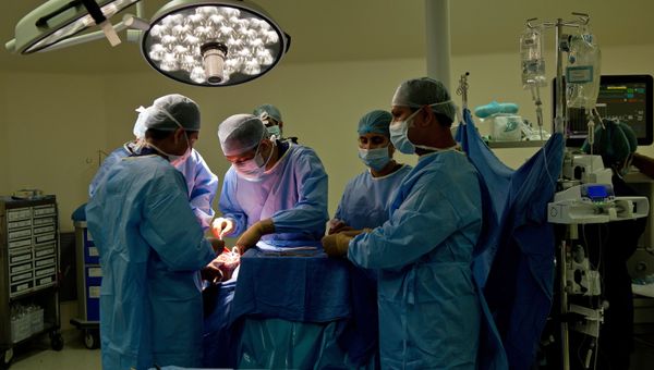 Indian doctors perform surgery (File) - Sputnik International